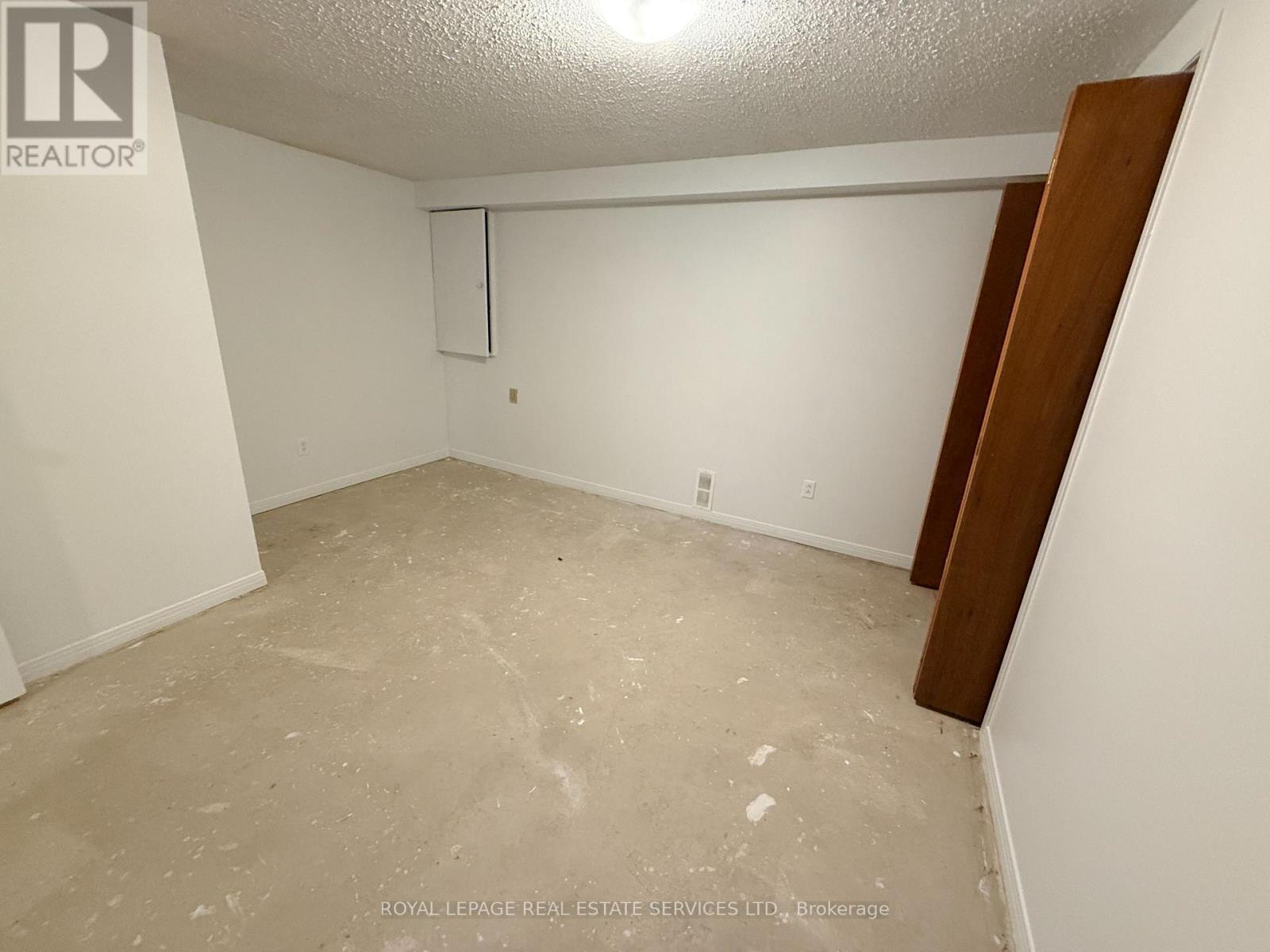 31 Daphne Crescent, Barrie, ON - Indoor Photo Showing Other Room