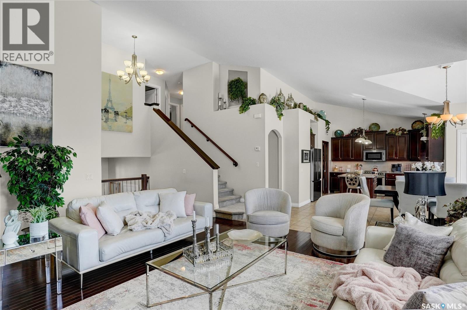 4839 Mazinke Crescent, Regina, SK - Indoor Photo Showing Living Room