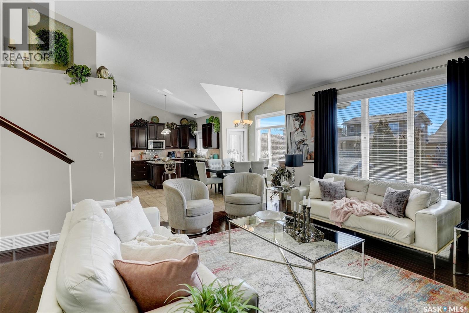 4839 Mazinke Crescent, Regina, SK - Indoor Photo Showing Living Room