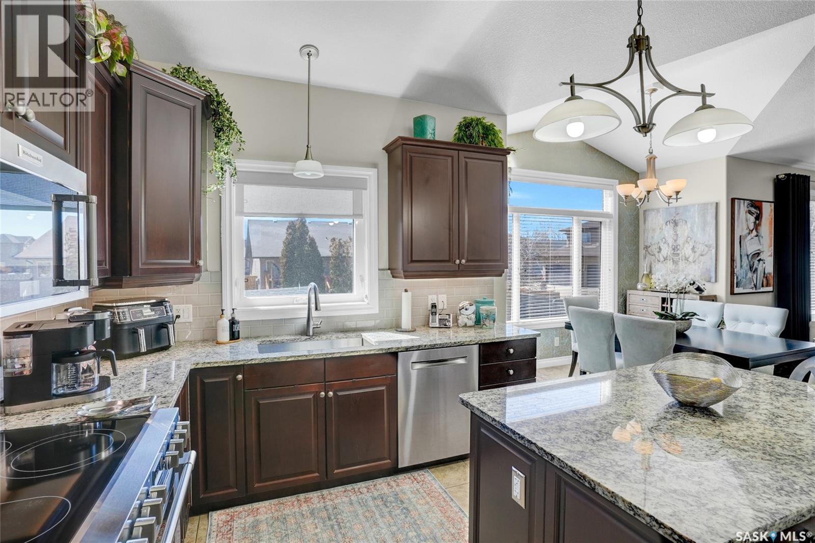 4839 Mazinke Crescent, Regina, SK - Indoor Photo Showing Kitchen With Upgraded Kitchen