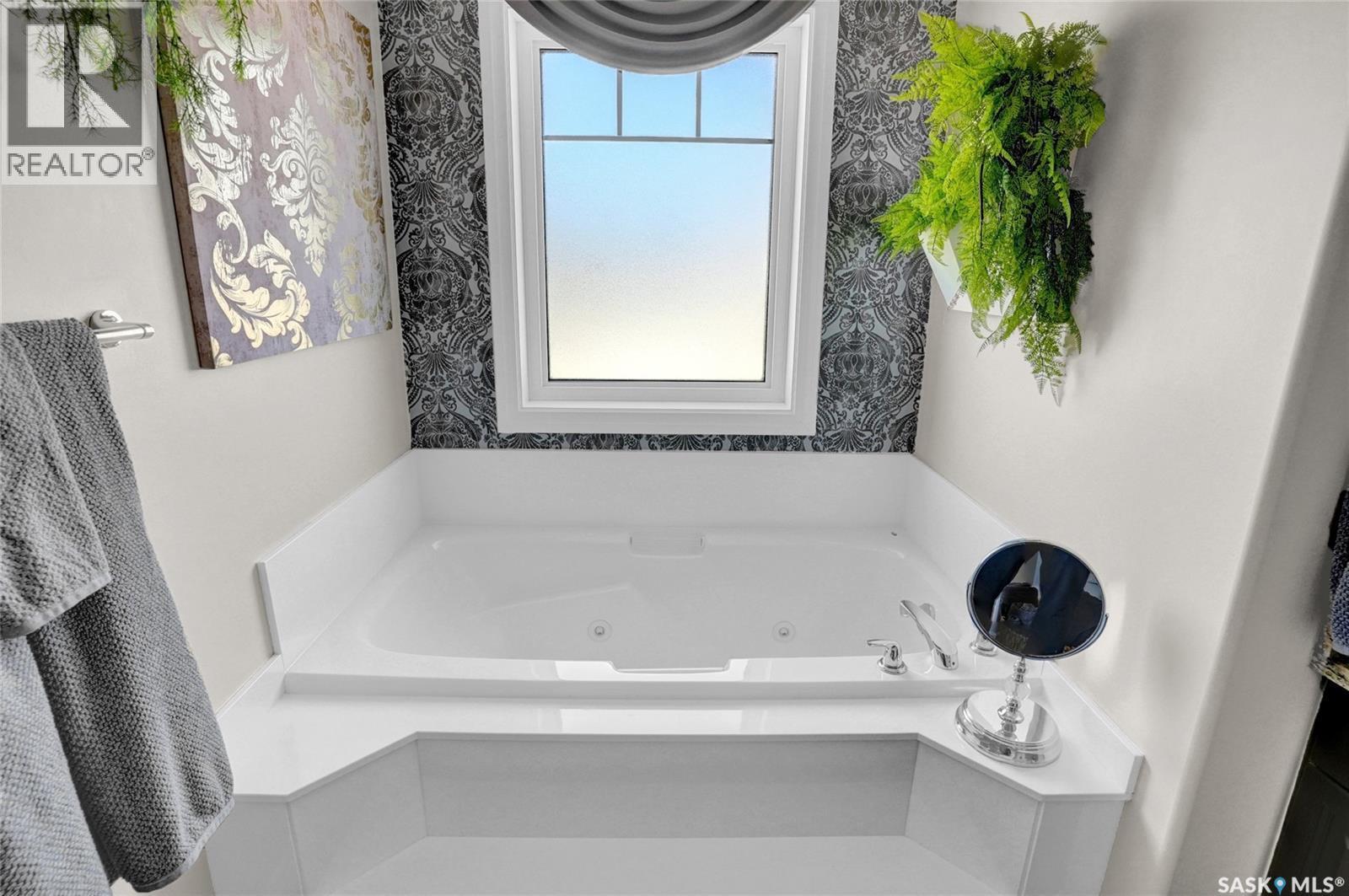 4839 Mazinke Crescent, Regina, SK - Indoor Photo Showing Bathroom