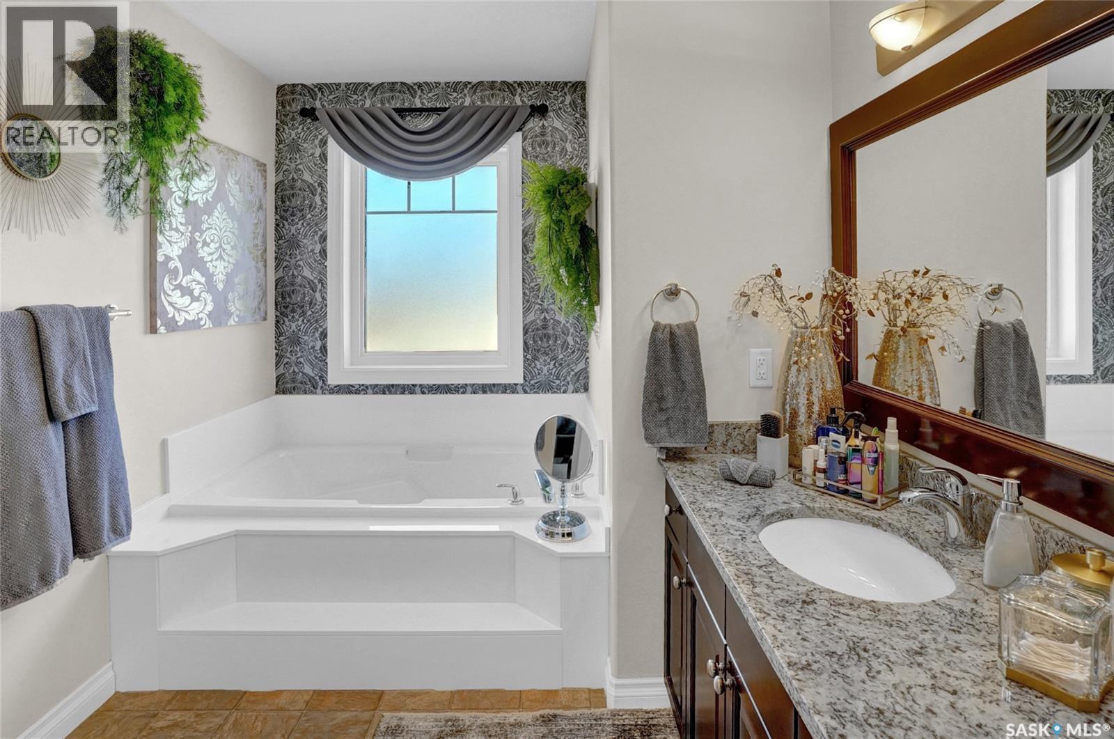 4839 Mazinke Crescent, Regina, SK - Indoor Photo Showing Bathroom