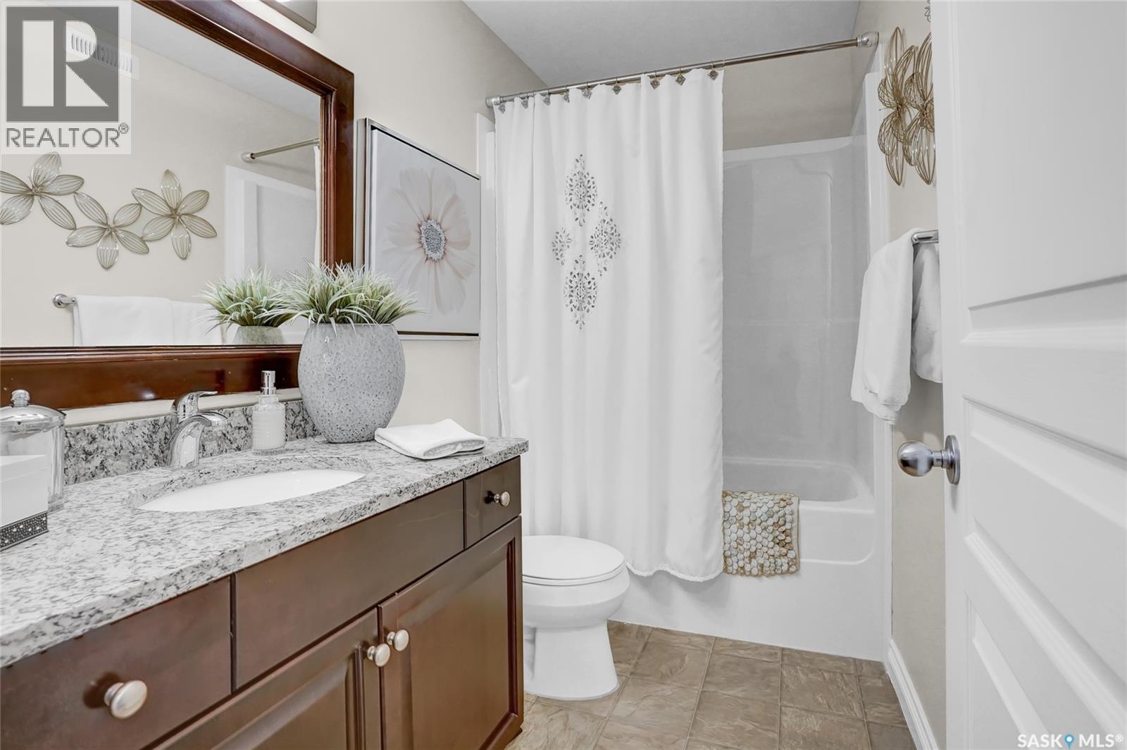 4839 Mazinke Crescent, Regina, SK - Indoor Photo Showing Bathroom