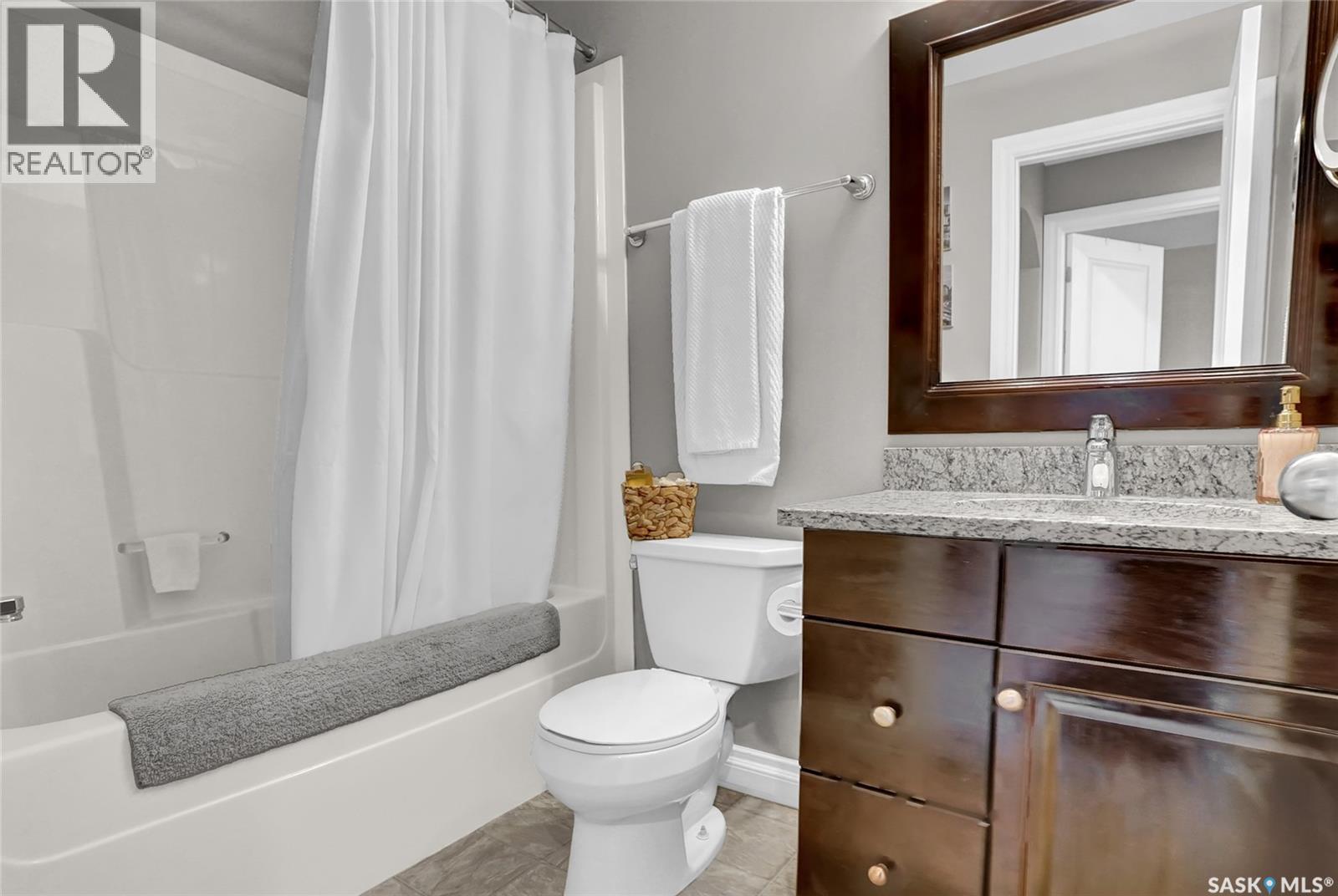 4839 Mazinke Crescent, Regina, SK - Indoor Photo Showing Bathroom