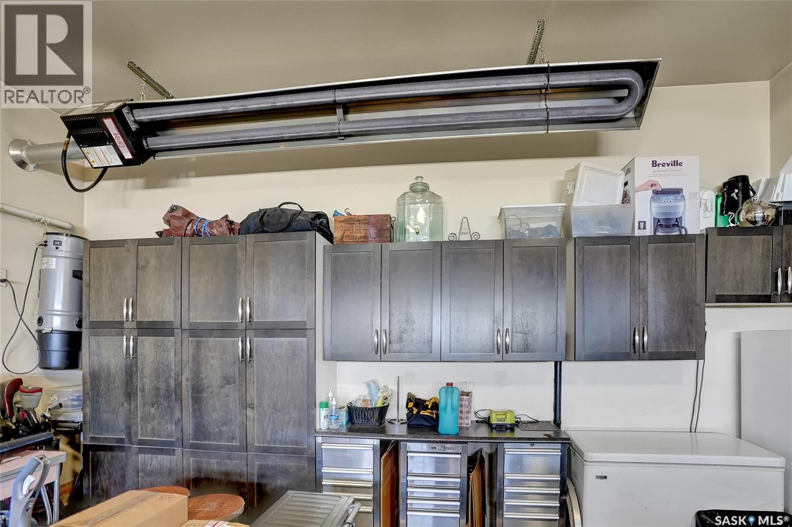 4839 Mazinke Crescent, Regina, SK - Indoor Photo Showing Kitchen