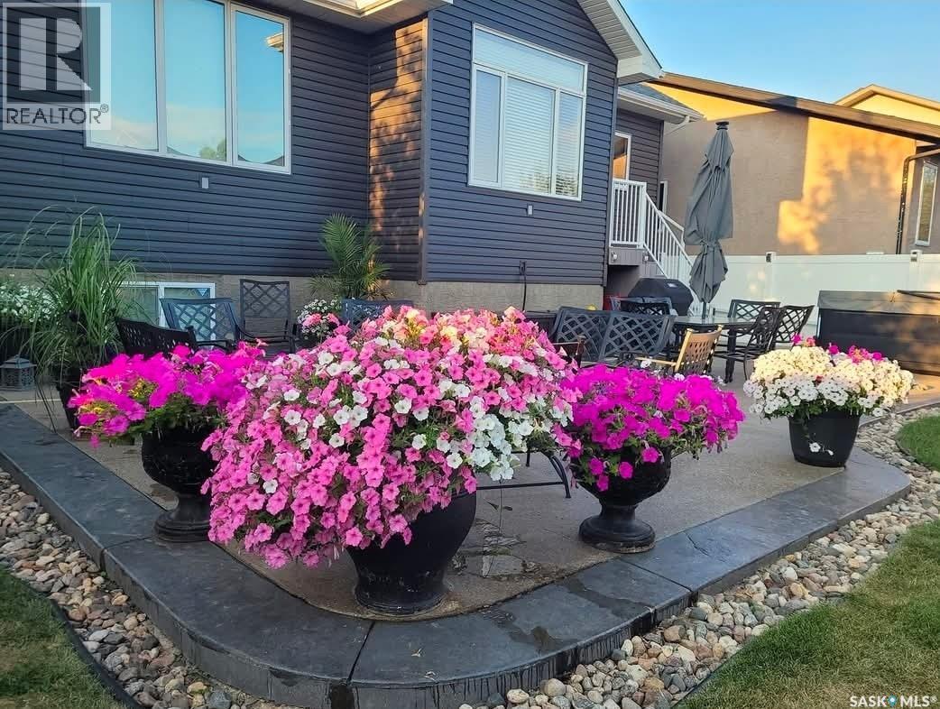 4839 Mazinke Crescent, Regina, SK - Outdoor