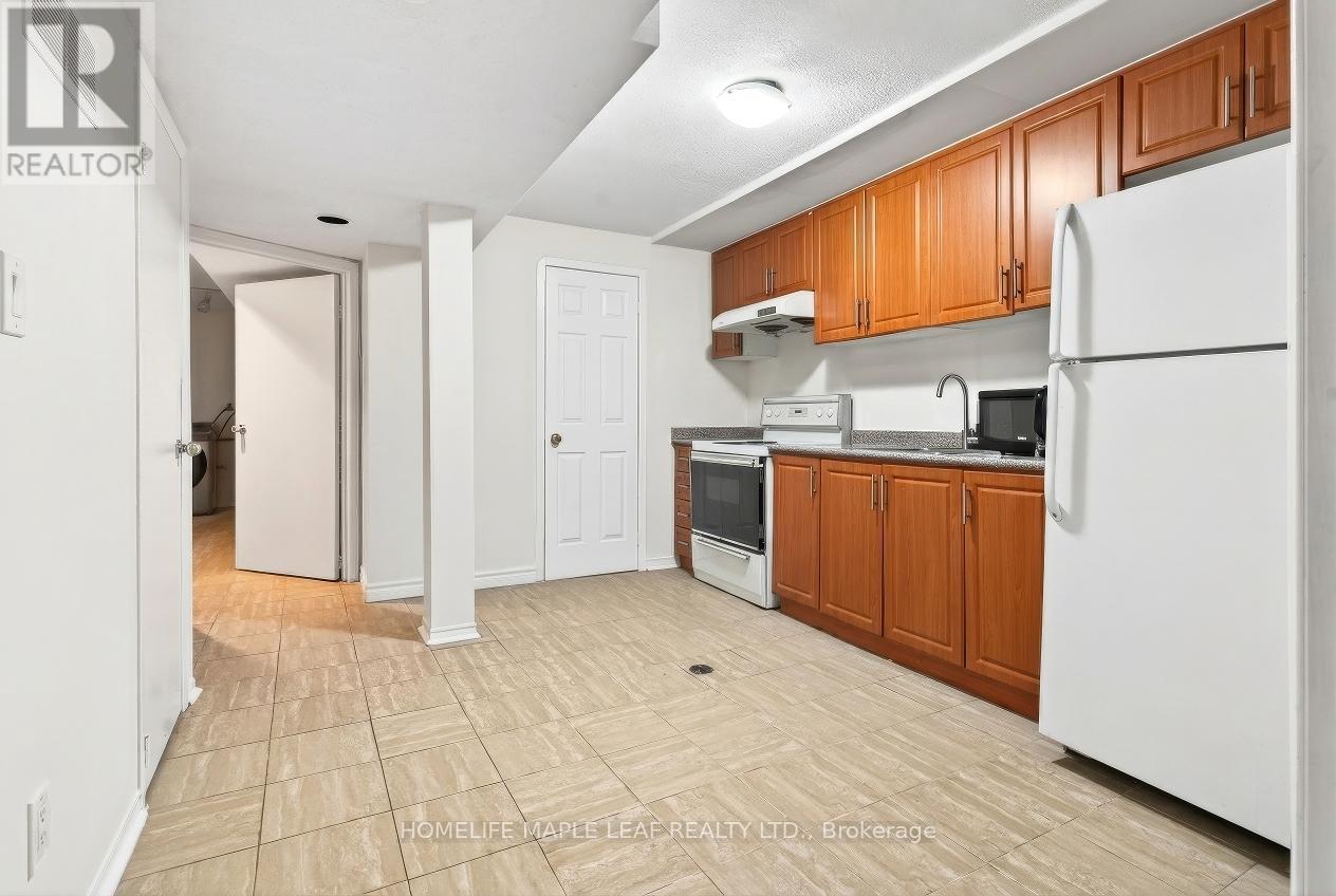 735 Constellation Drive, Mississauga, ON - Indoor Photo Showing Kitchen