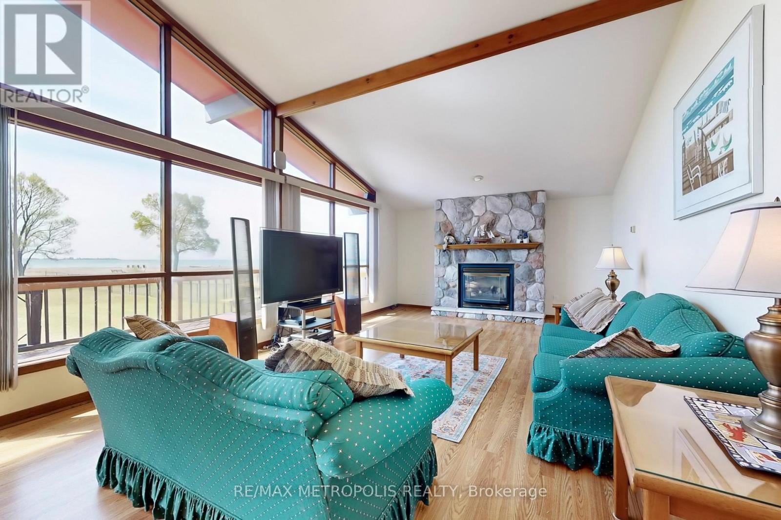 40 Rabbit Road, Brighton, ON - Indoor Photo Showing Living Room With Fireplace
