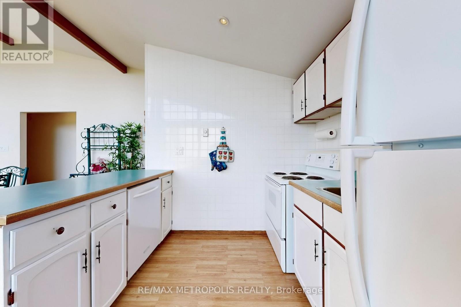 40 Rabbit Road, Brighton, ON - Indoor Photo Showing Kitchen
