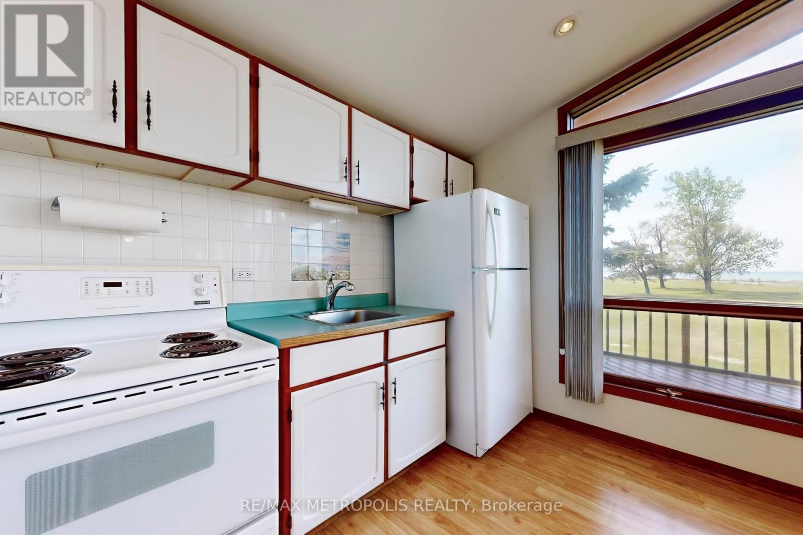 40 Rabbit Road, Brighton, ON - Indoor Photo Showing Kitchen