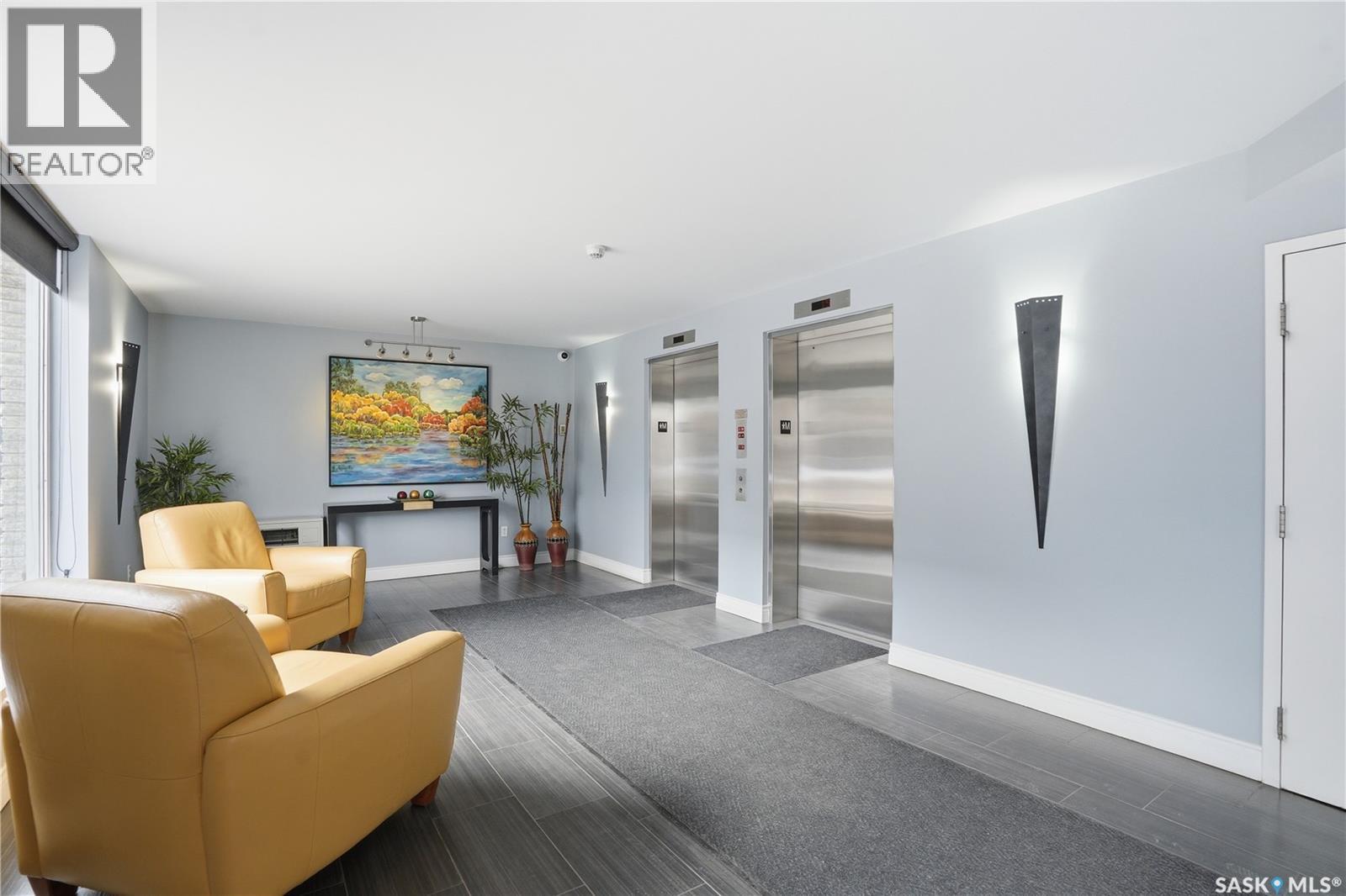 701 902 Spadina Crescent E, Saskatoon, SK - Indoor Photo Showing Living Room