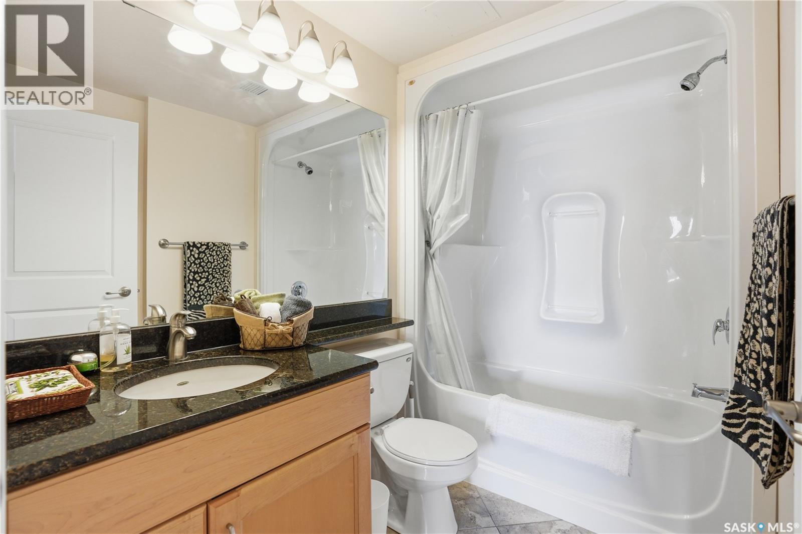701 902 Spadina Crescent E, Saskatoon, SK - Indoor Photo Showing Bathroom