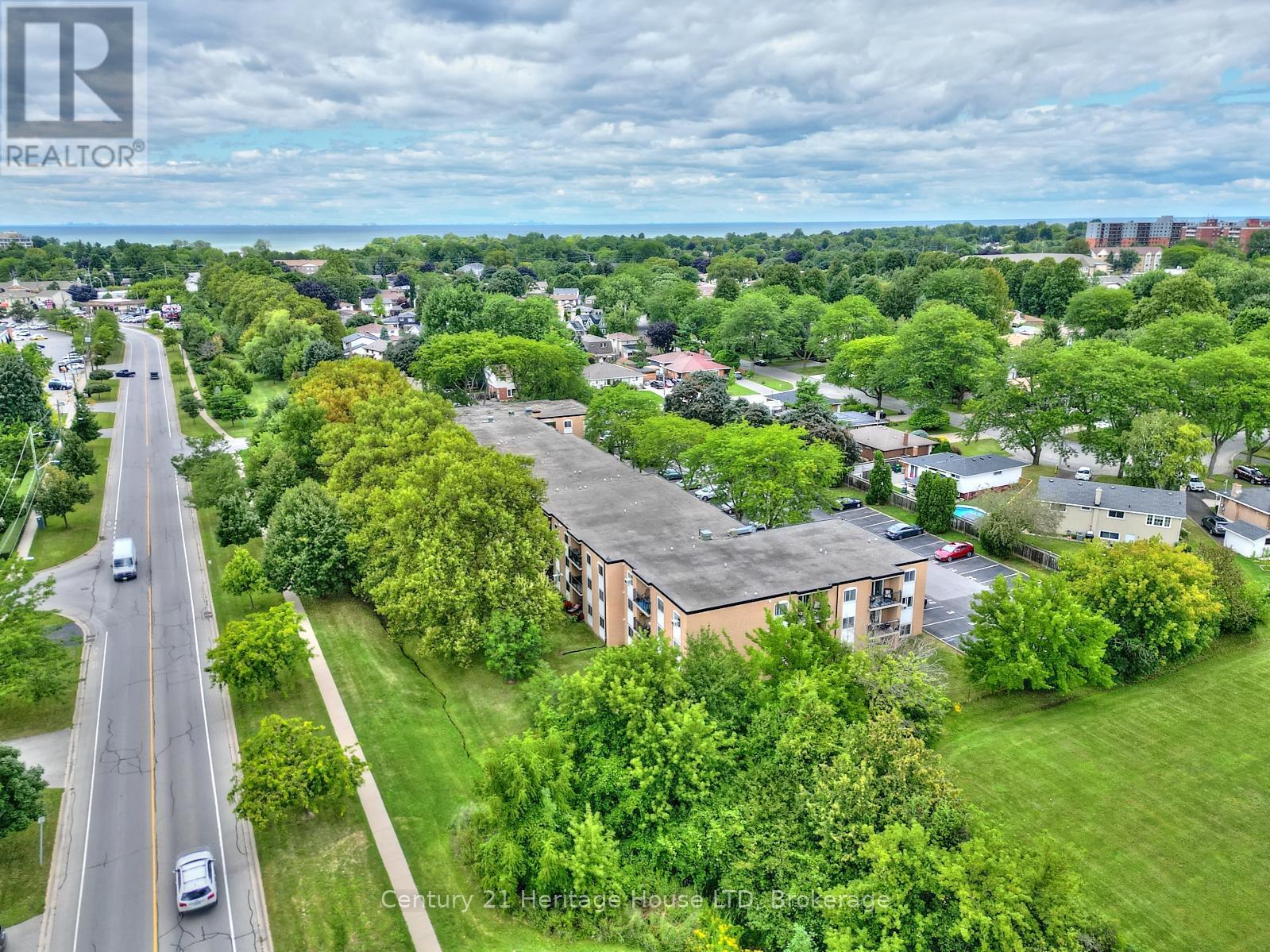 Close to the Lake and Port Dalhousie! - 307 - 6 Westlake Lane, St. Catharines (Lakeport), ON - Outdoor With View