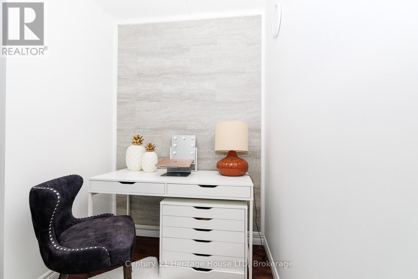 Office/flex space - 307 - 6 Westlake Lane, St. Catharines (Lakeport), ON - Indoor