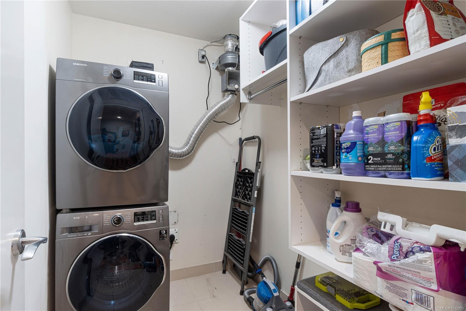 C02-38 Front St, Nanaimo, BC - Indoor Photo Showing Laundry Room