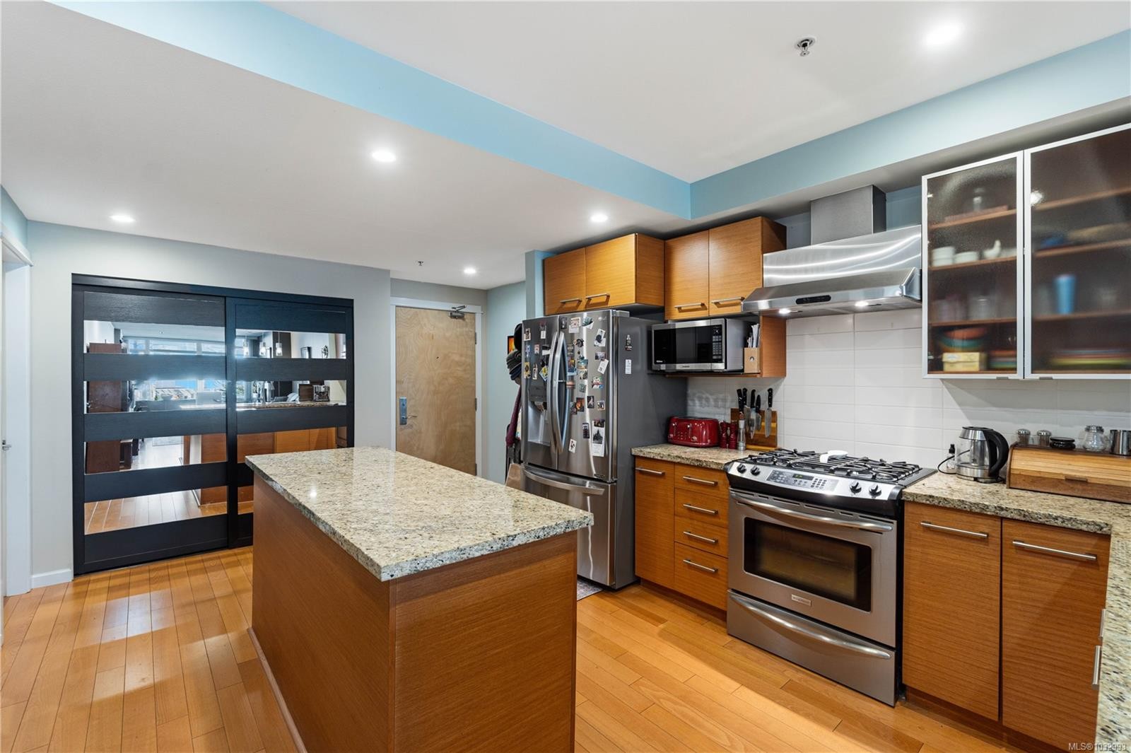 C02-38 Front St, Nanaimo, BC - Indoor Photo Showing Kitchen