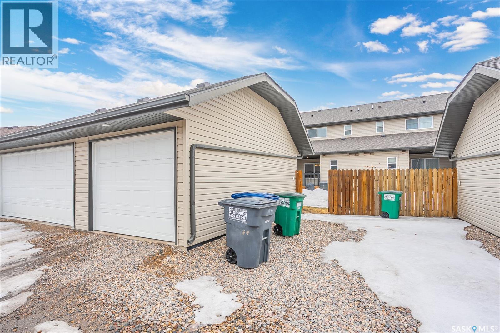 1036 Willowgrove Crescent, Saskatoon, SK - Outdoor With Exterior