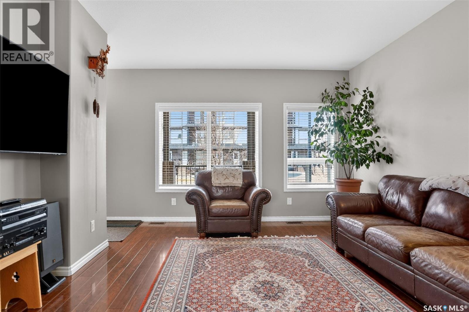 1036 Willowgrove Crescent, Saskatoon, SK - Indoor Photo Showing Living Room