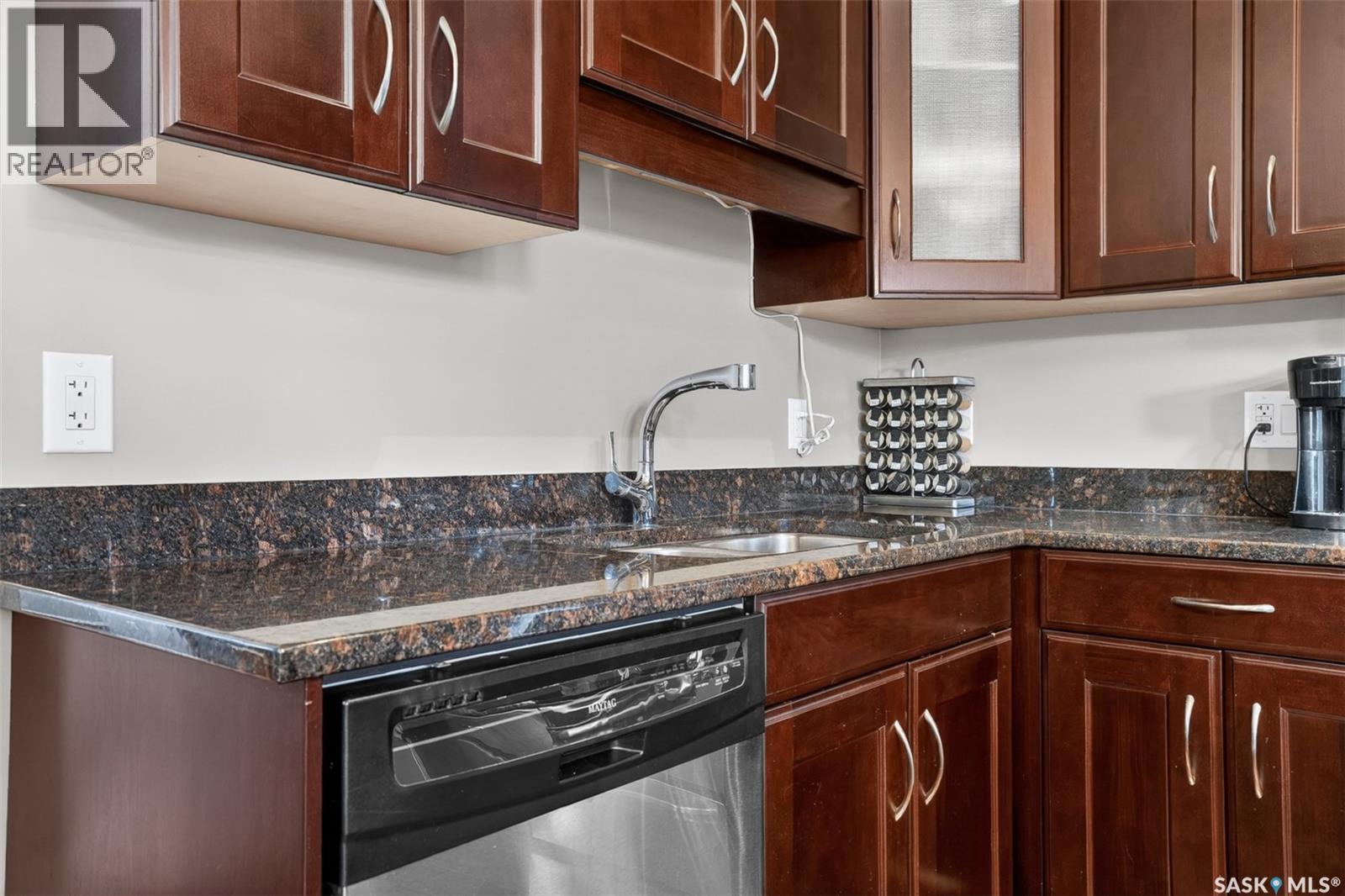 1036 Willowgrove Crescent, Saskatoon, SK - Indoor Photo Showing Kitchen With Double Sink