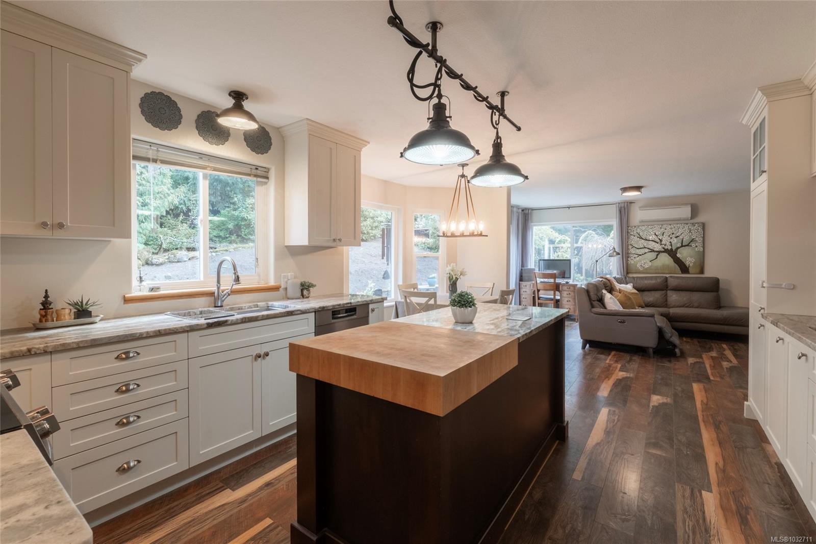 1108 Viewtop Rd, Duncan, BC