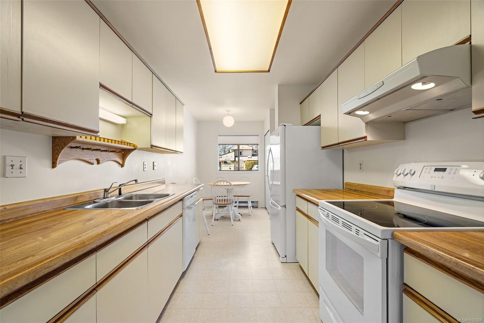 5-10008 Third St, Sidney, BC