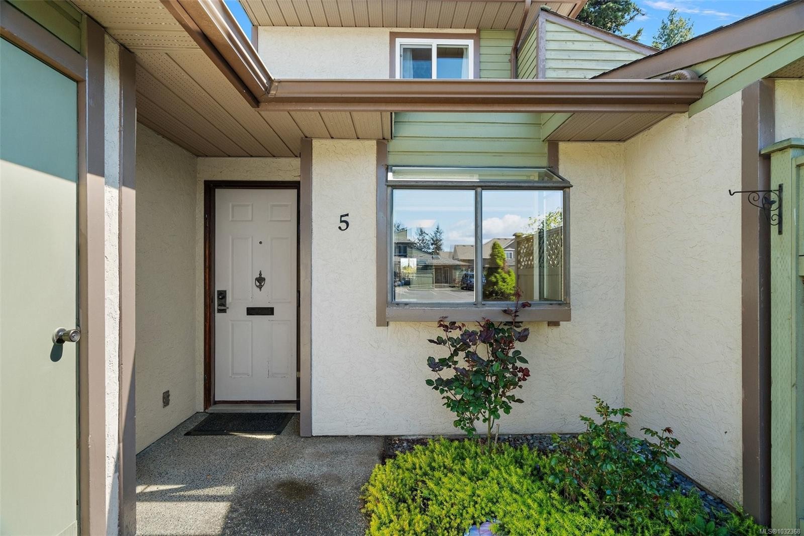 5-10008 Third St, Sidney, BC