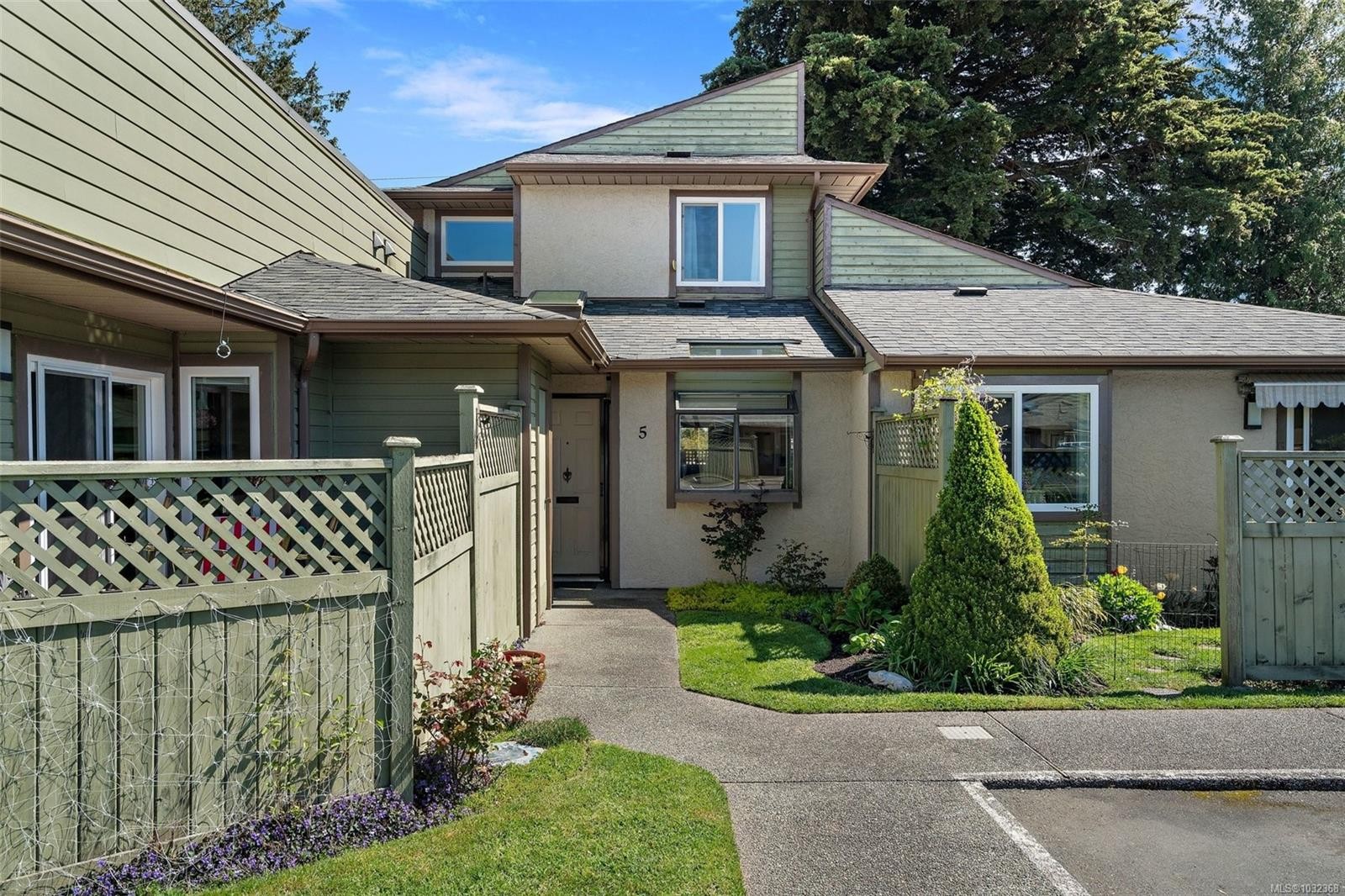 5-10008 Third St, Sidney, BC