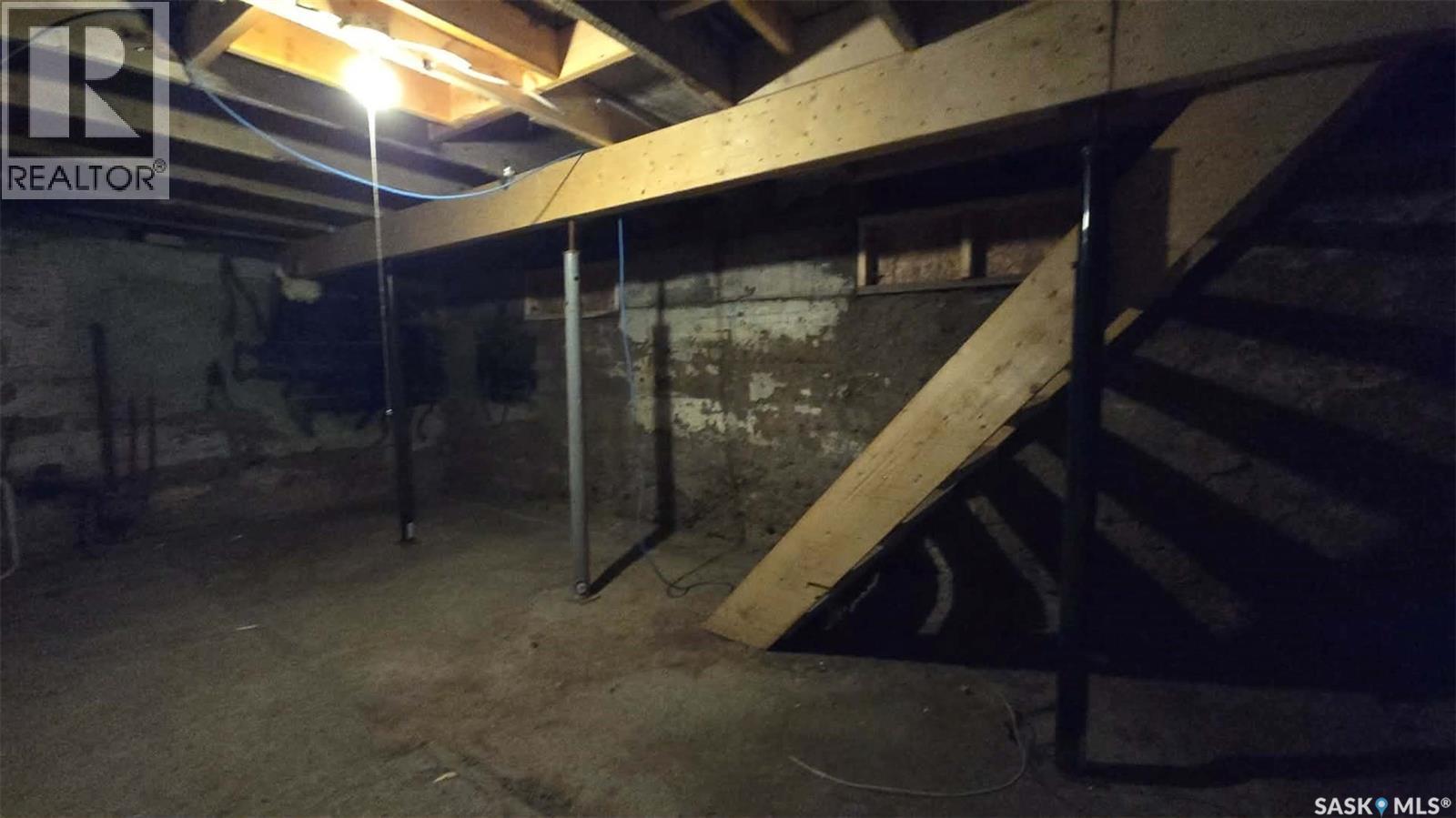 538 9Th Avenue Nw, Moose Jaw, SK - Indoor Photo Showing Basement
