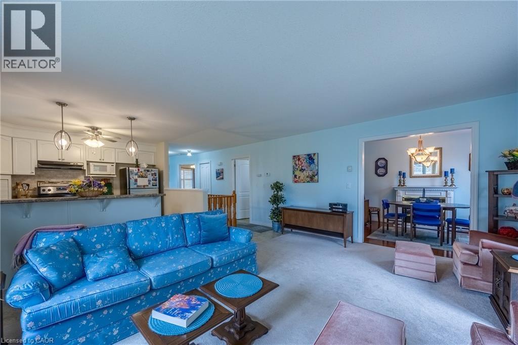 93 Elmhurst Avenue Unit# 8, Simcoe, ON - Indoor Photo Showing Living Room