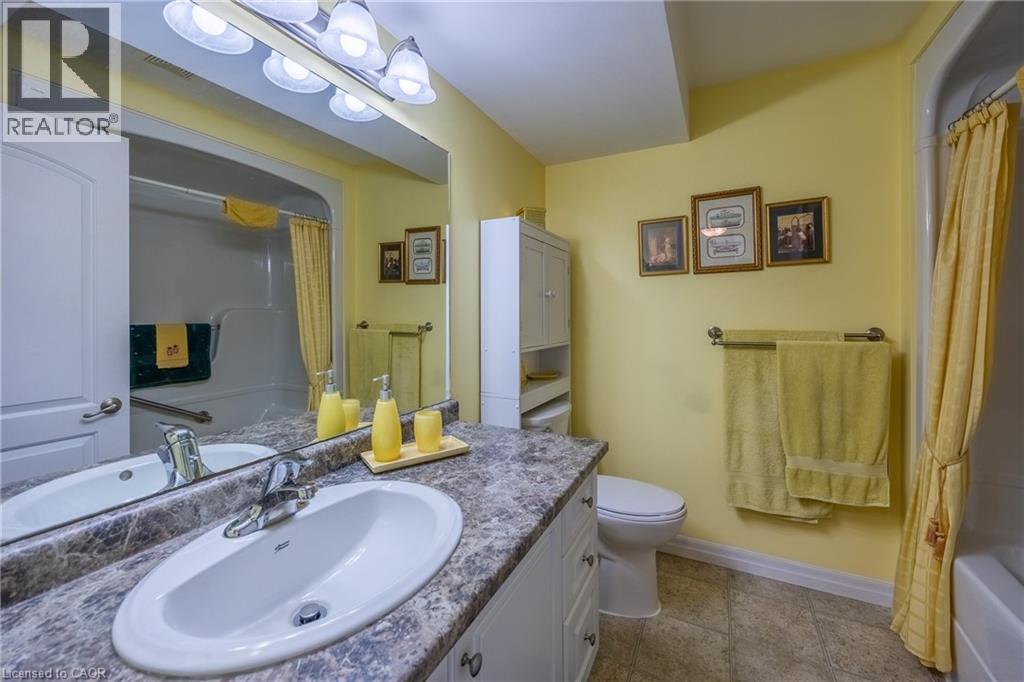 93 Elmhurst Avenue Unit# 8, Simcoe, ON - Indoor Photo Showing Bathroom