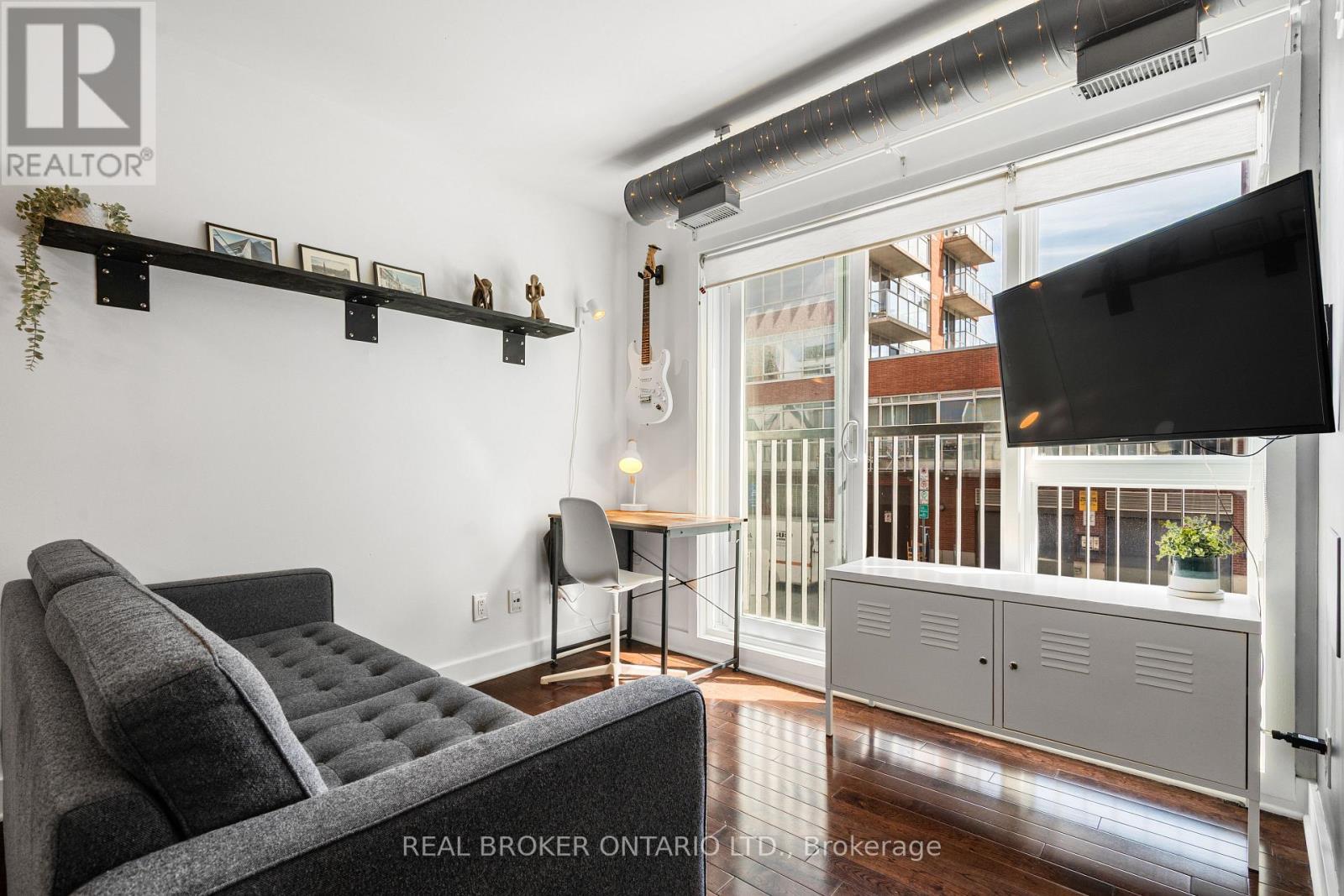 102 - 360 Cumberland Street, Ottawa, ON - Indoor