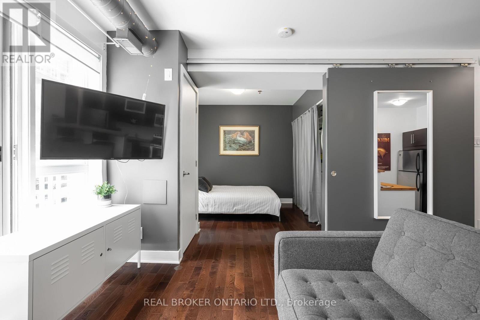 102 - 360 Cumberland Street, Ottawa, ON - Indoor