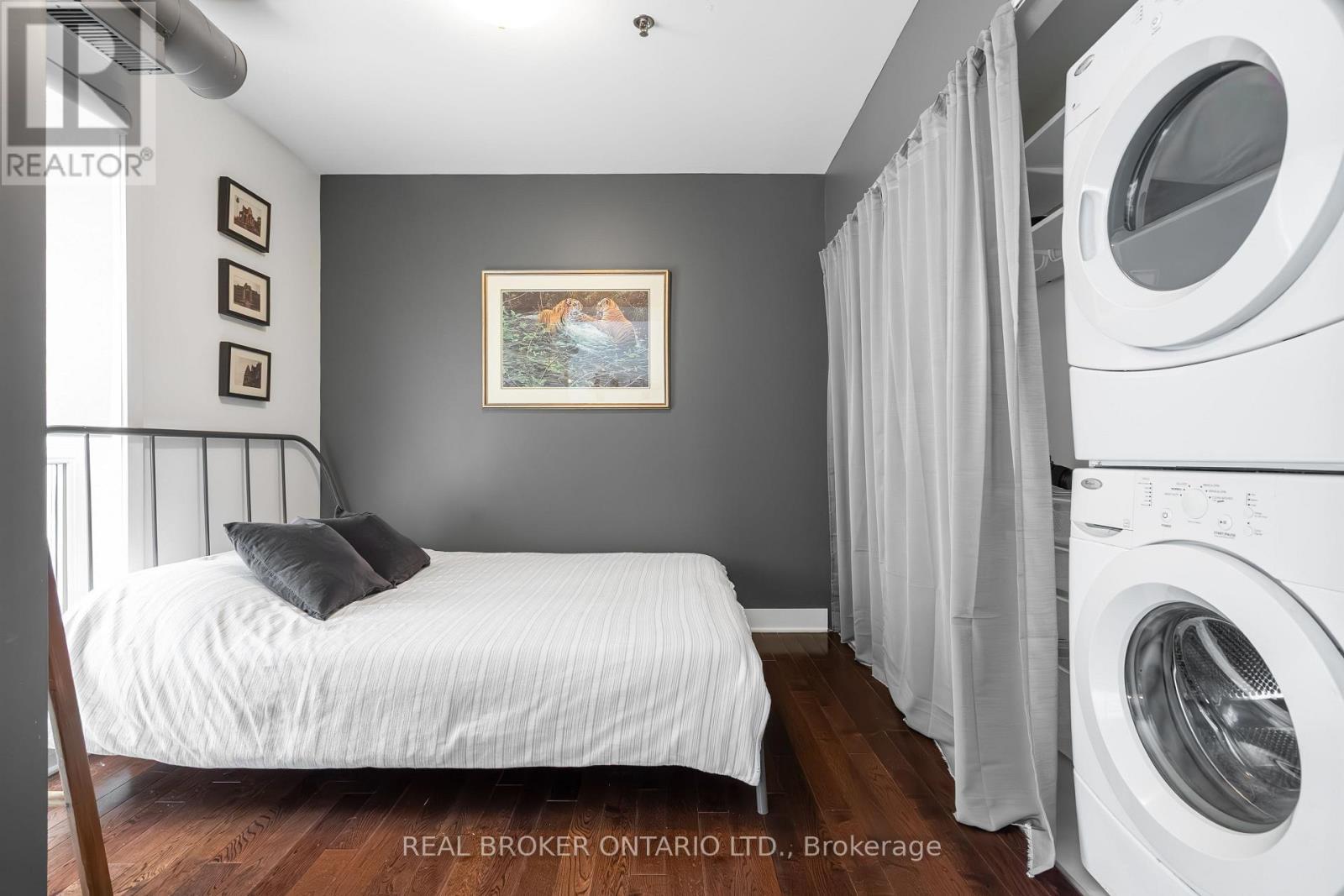 102 - 360 Cumberland Street, Ottawa, ON - Indoor Photo Showing Laundry Room