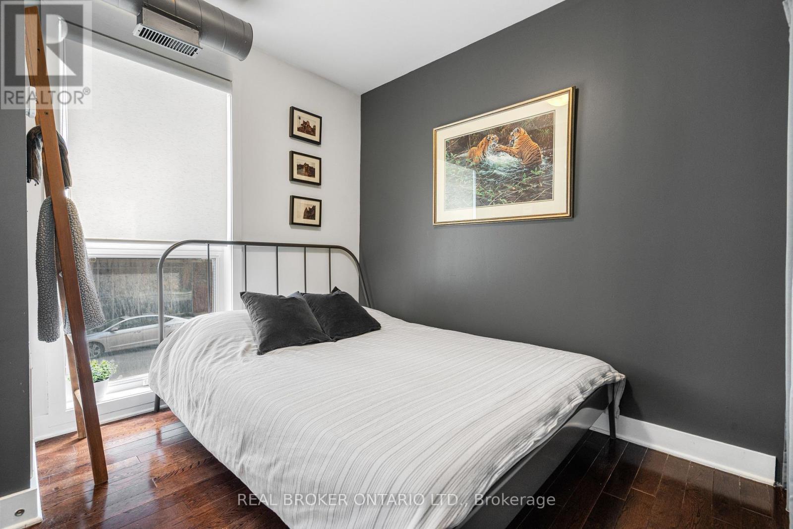 102 - 360 Cumberland Street, Ottawa, ON - Indoor Photo Showing Bedroom