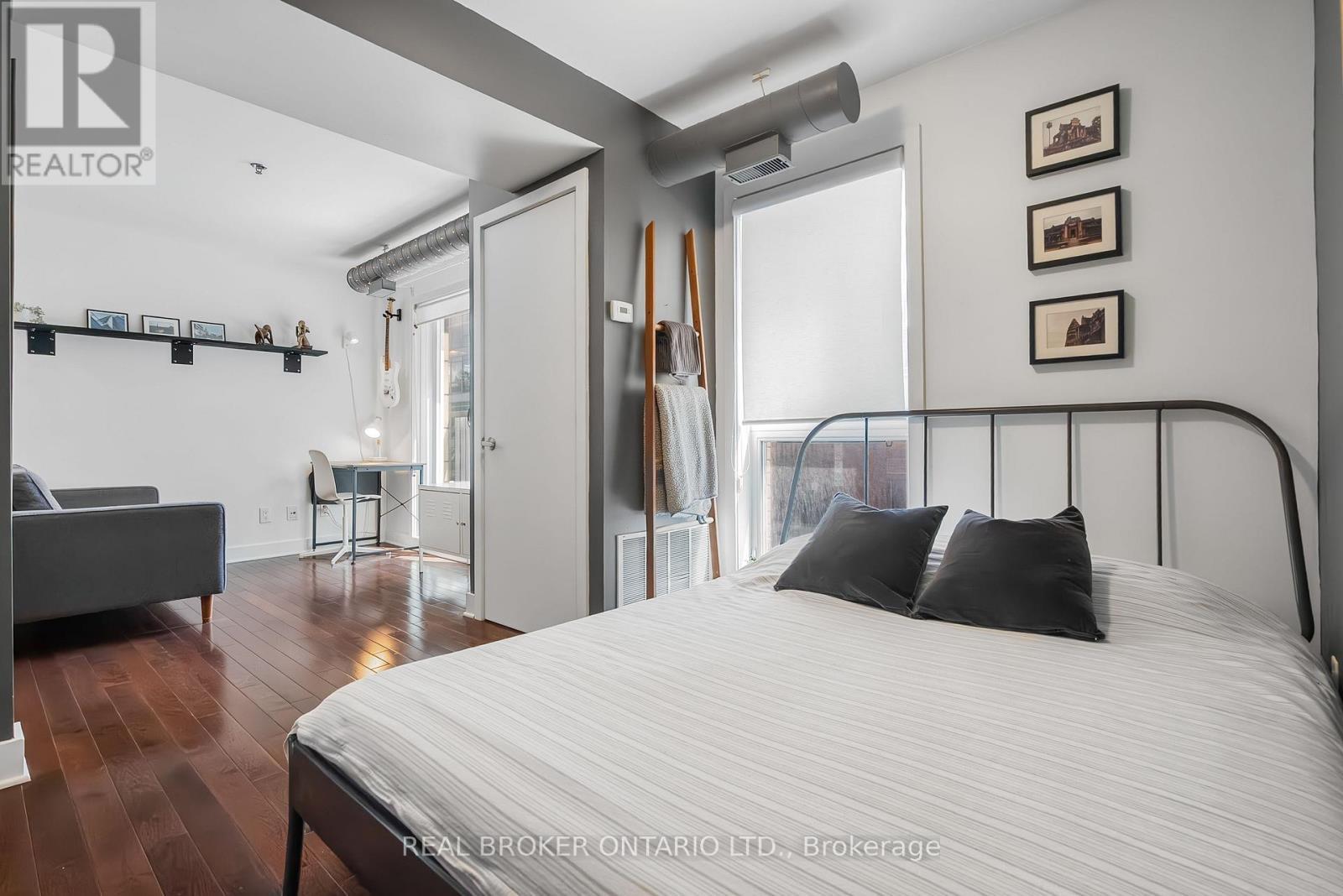 102 - 360 Cumberland Street, Ottawa, ON - Indoor Photo Showing Bedroom