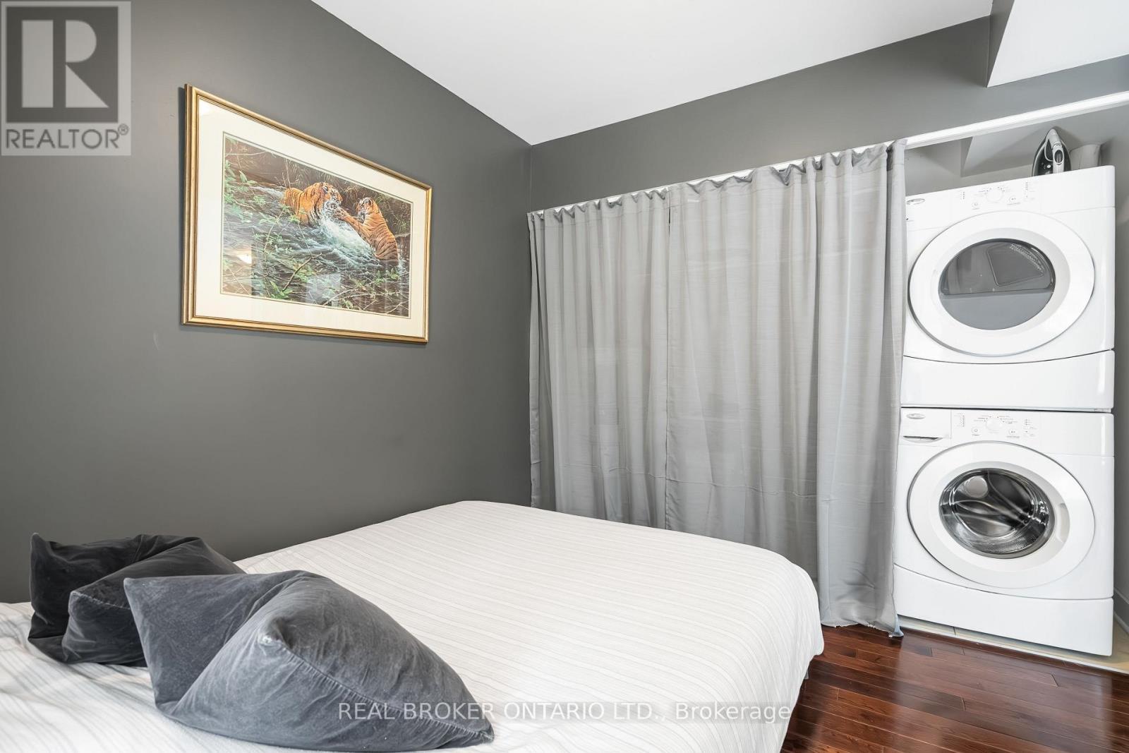 102 - 360 Cumberland Street, Ottawa, ON - Indoor Photo Showing Laundry Room