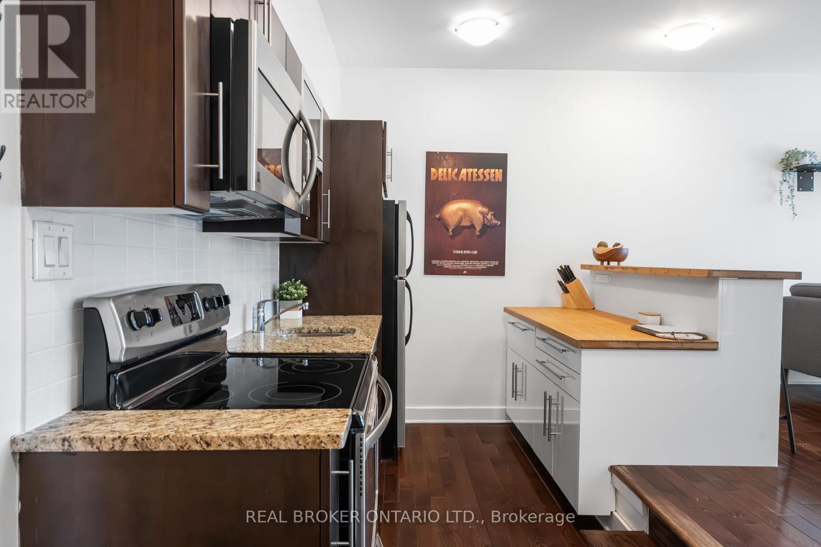 102 - 360 Cumberland Street, Ottawa, ON - Indoor Photo Showing Kitchen