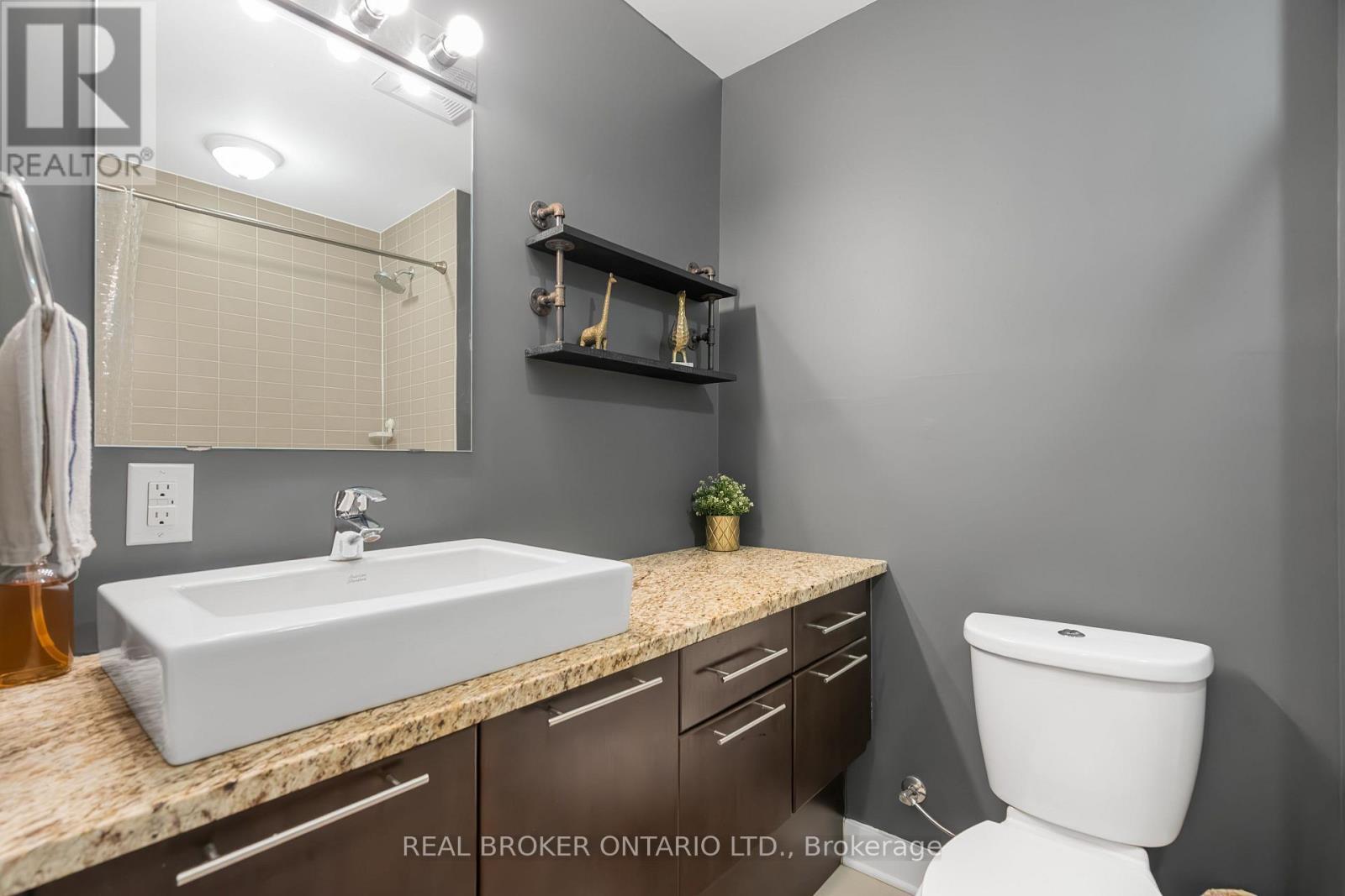 102 - 360 Cumberland Street, Ottawa, ON - Indoor Photo Showing Bathroom