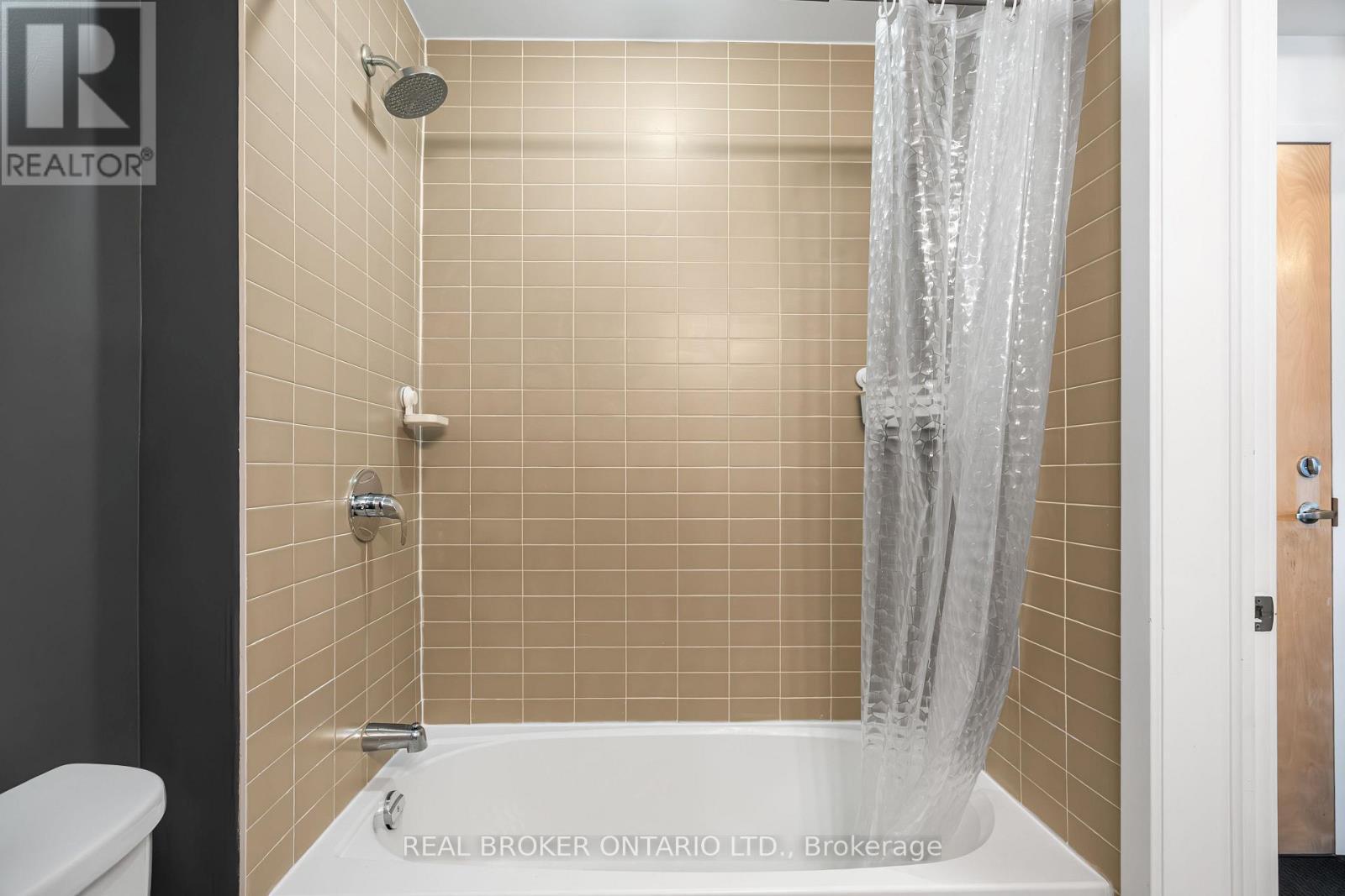 102 - 360 Cumberland Street, Ottawa, ON - Indoor Photo Showing Bathroom