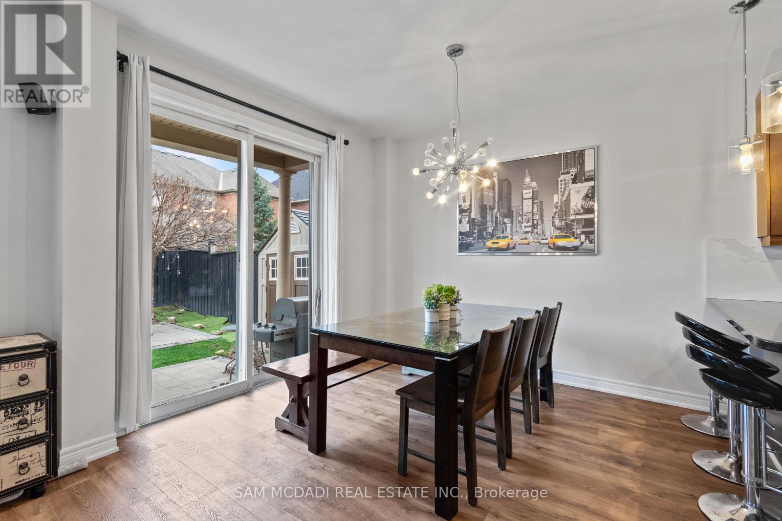 5142 Ancient Stone Avenue, Mississauga, ON - Indoor Photo Showing Dining Room