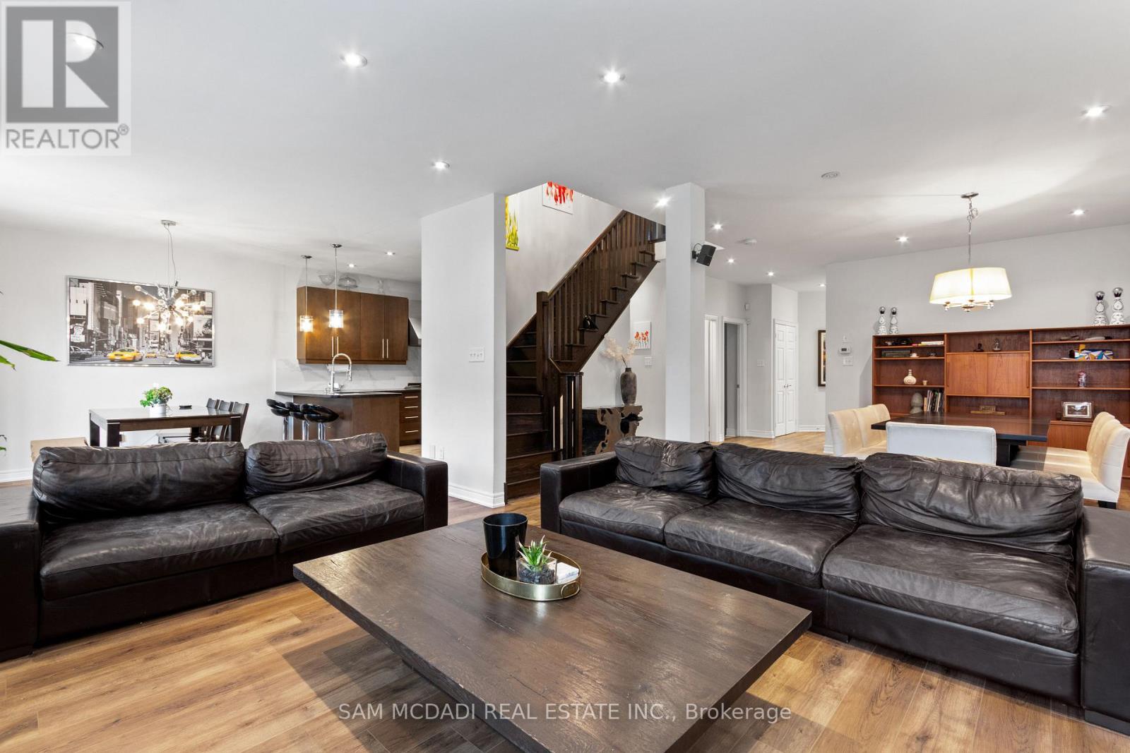 5142 Ancient Stone Avenue, Mississauga, ON - Indoor Photo Showing Living Room