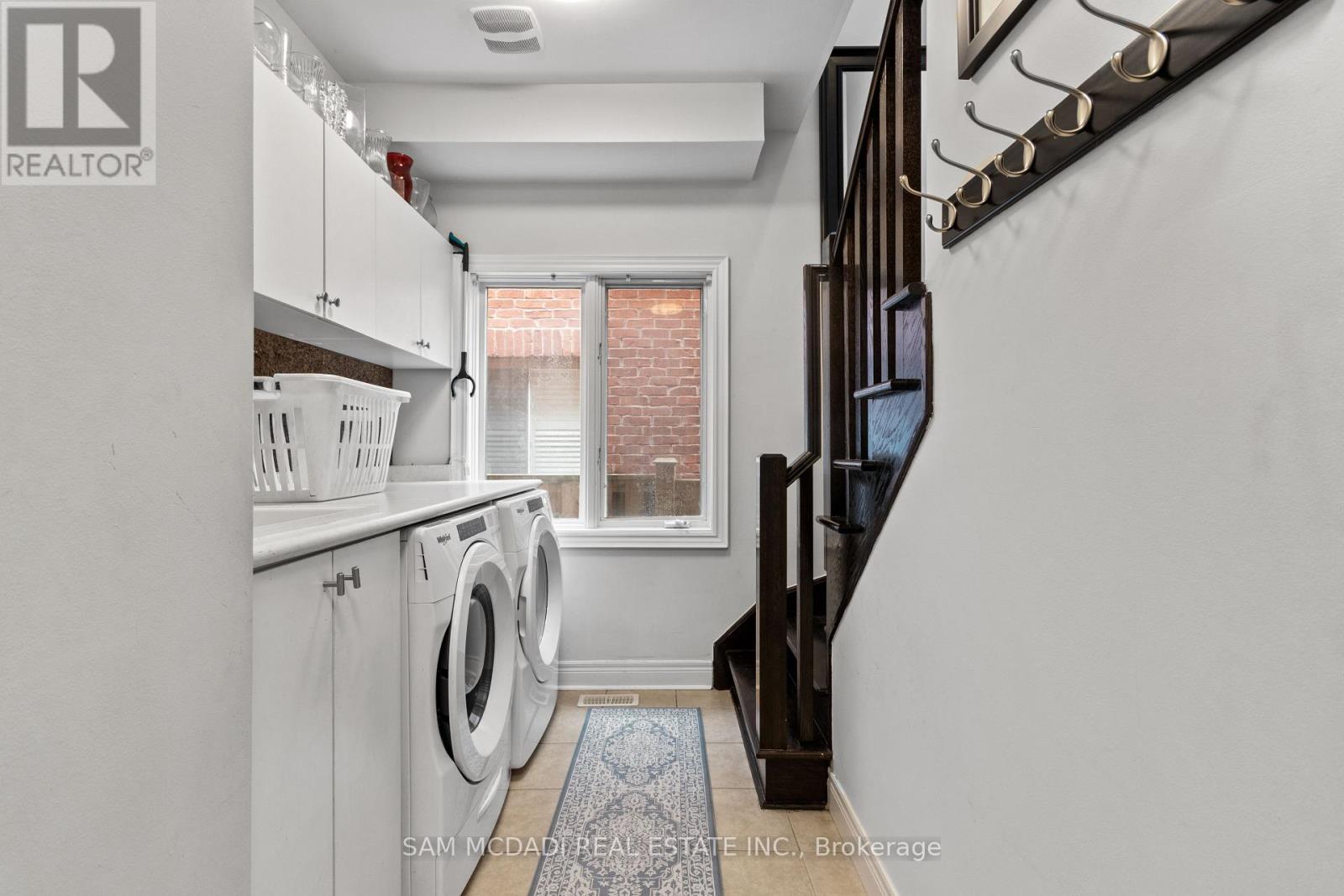 5142 Ancient Stone Avenue, Mississauga, ON - Indoor Photo Showing Laundry Room