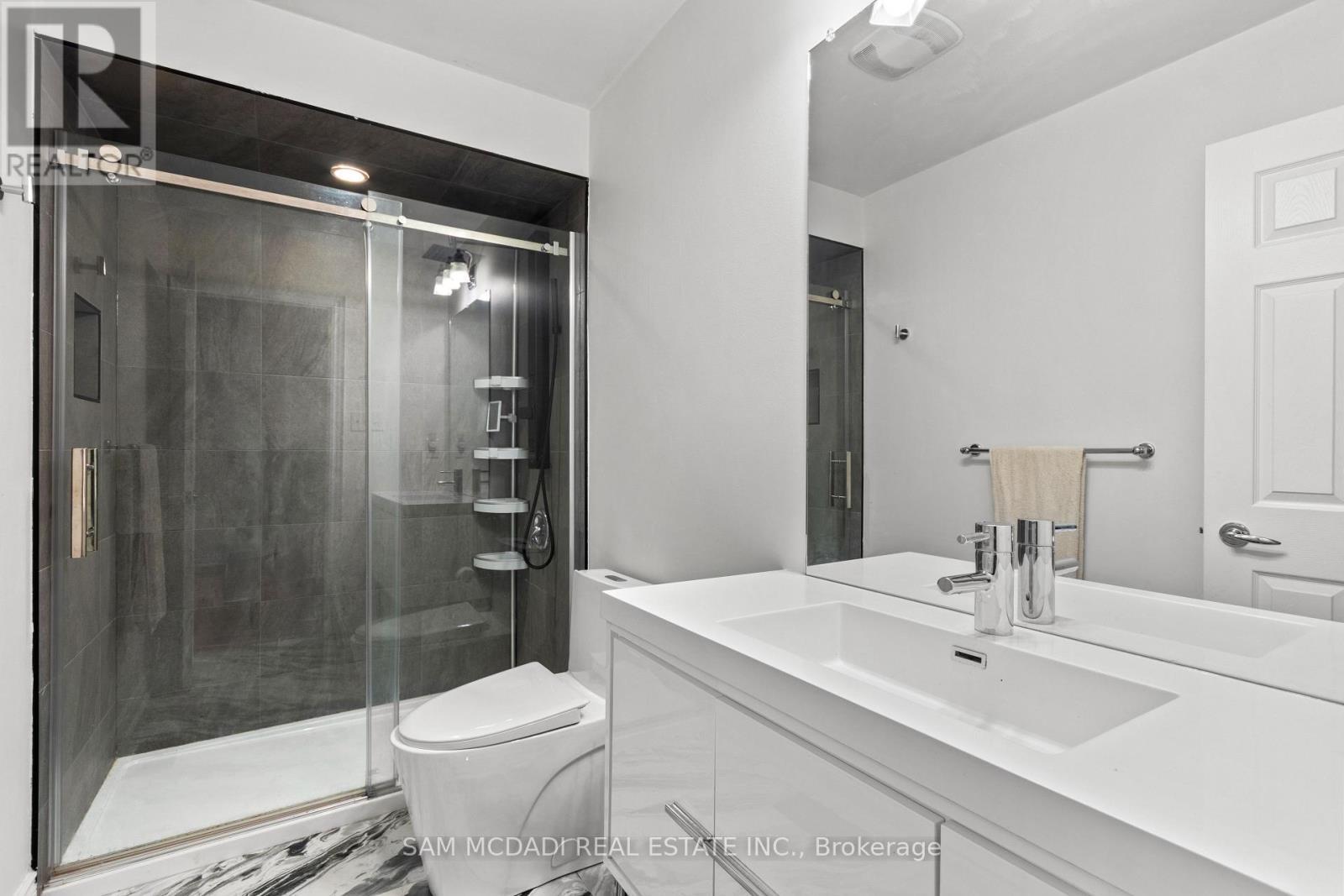 5142 Ancient Stone Avenue, Mississauga, ON - Indoor Photo Showing Bathroom