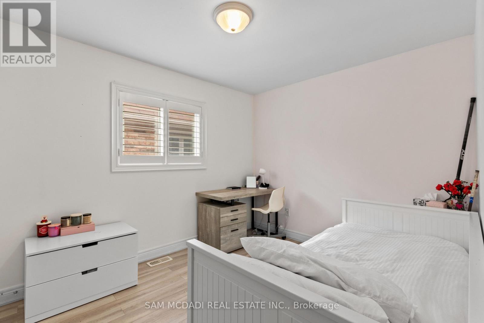 5142 Ancient Stone Avenue, Mississauga, ON - Indoor Photo Showing Bedroom