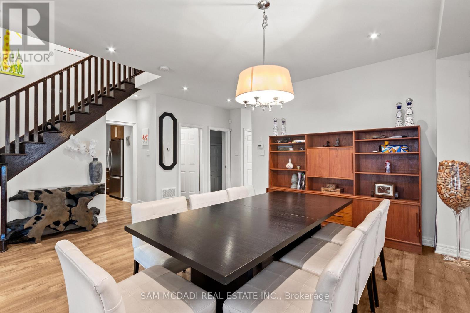 5142 Ancient Stone Avenue, Mississauga, ON - Indoor Photo Showing Dining Room