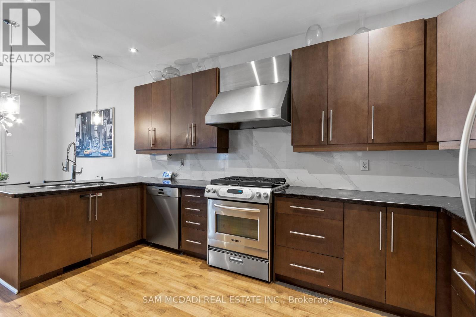 5142 Ancient Stone Avenue, Mississauga, ON - Indoor Photo Showing Kitchen