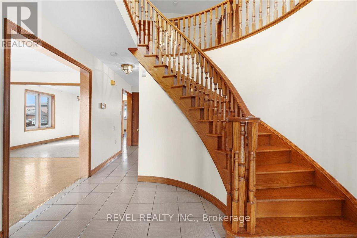 18 Marcel Place, Hamilton, ON - Indoor Photo Showing Other Room