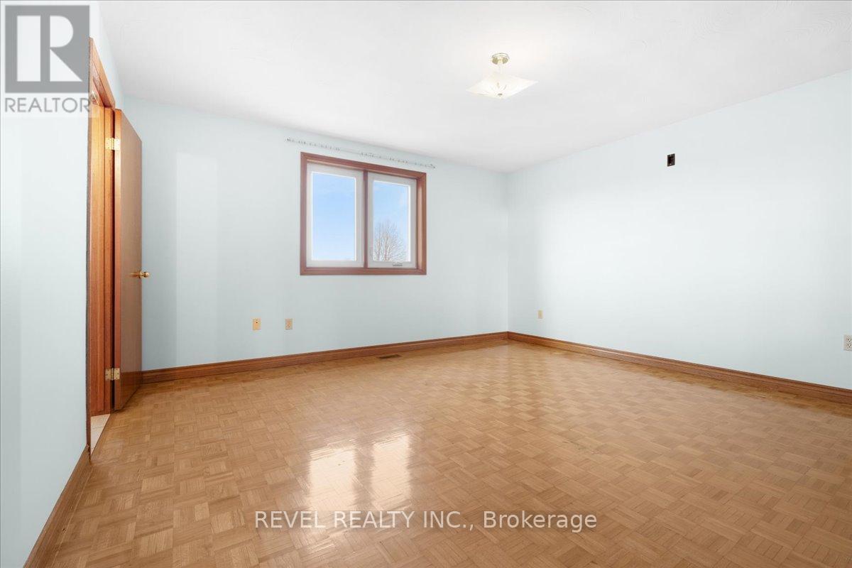 18 Marcel Place, Hamilton, ON - Indoor Photo Showing Other Room