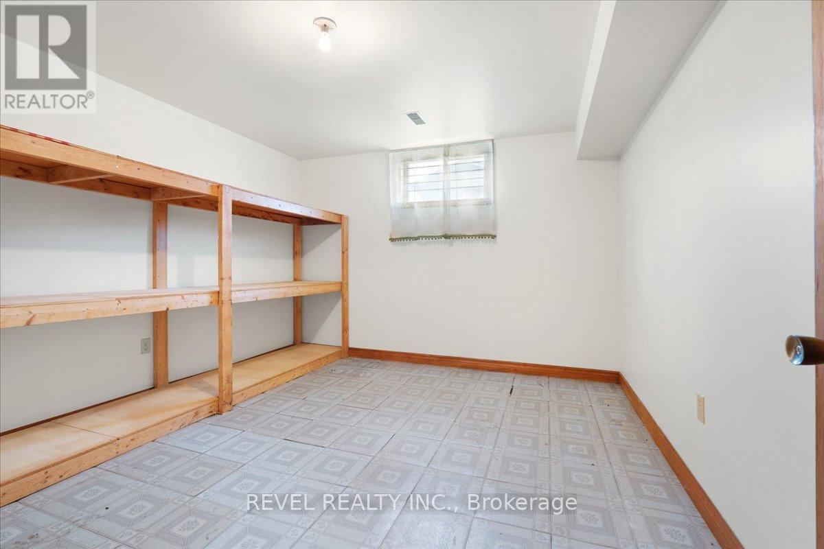 18 Marcel Place, Hamilton, ON - Indoor Photo Showing Other Room