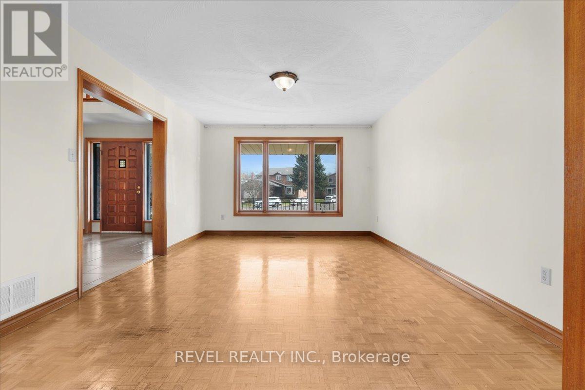 18 Marcel Place, Hamilton, ON - Indoor